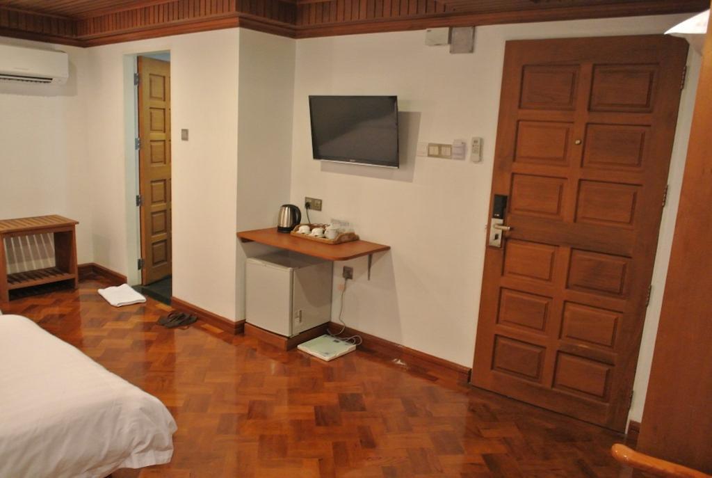 Hotel Wardan Yangon Ngoại thất bức ảnh