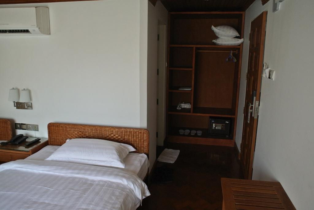 Hotel Wardan Yangon Ngoại thất bức ảnh