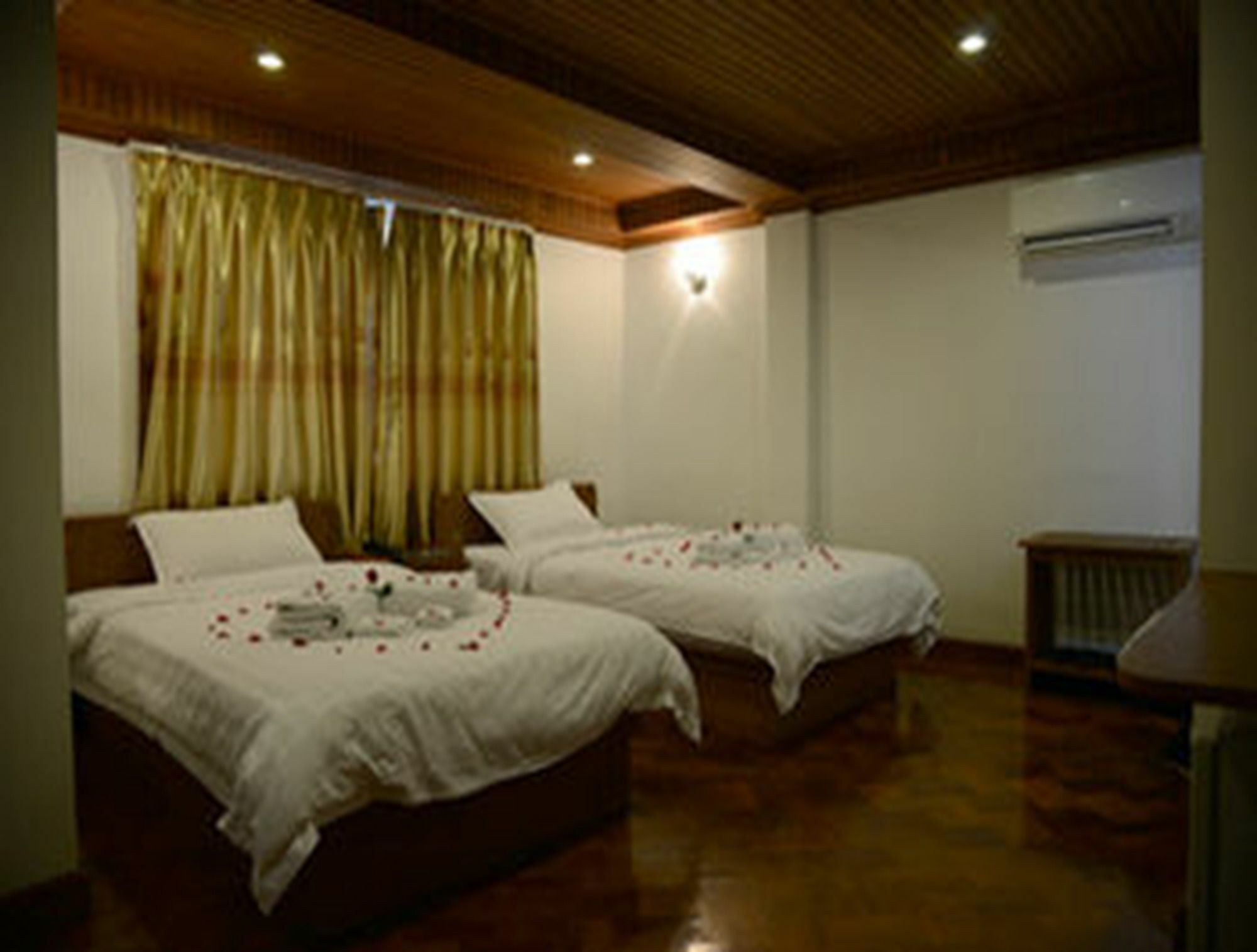 Hotel Wardan Yangon Ngoại thất bức ảnh